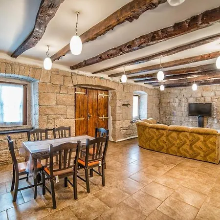 Hébergement de vacances Family Friendly House With A Swimming Pool Frankovici, Istria - Sredisnja Istra - 16569